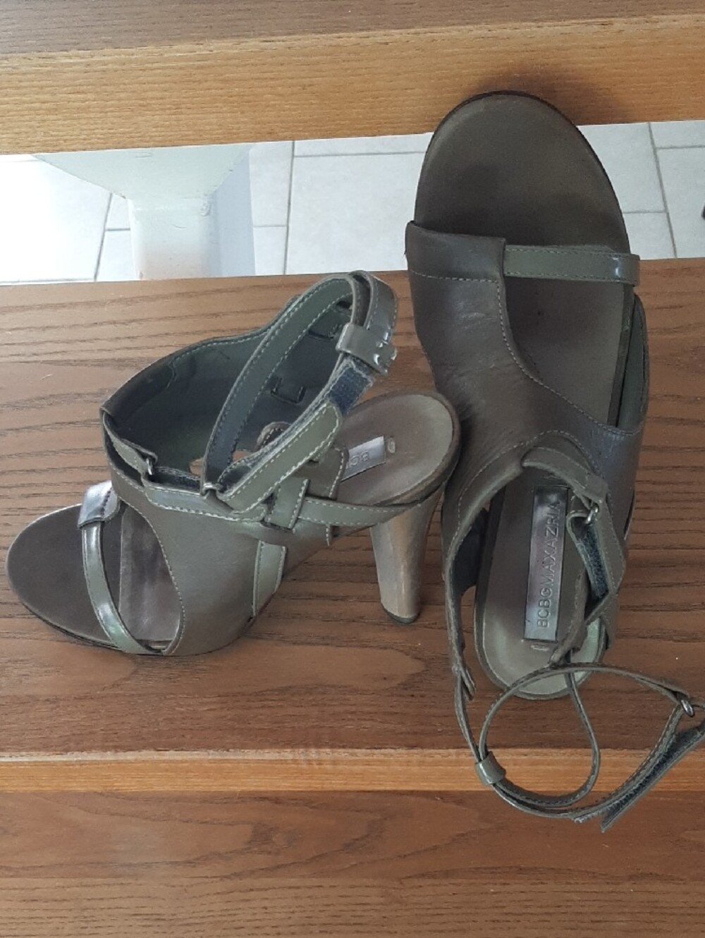 BCBGMaxAzria🤎LEATHER Taupe Open-Toe Block High Heel Ankle-Strap Sandals Sz 6B - Picture 9 of 10